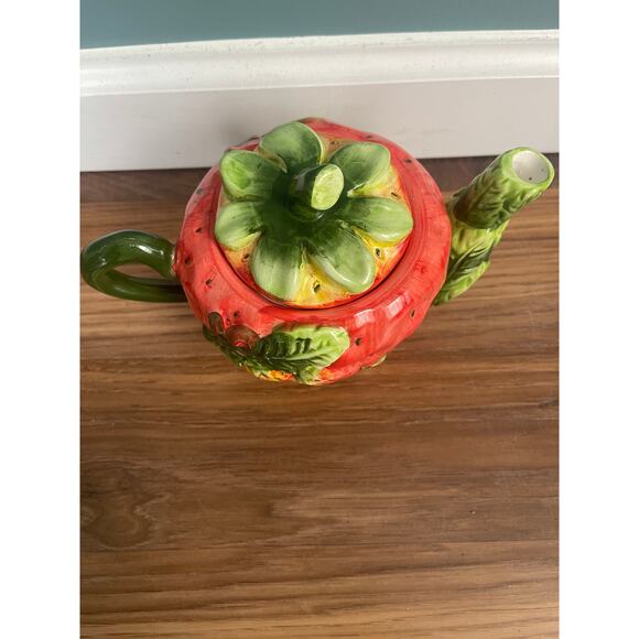 Vintage Strawberry 3D Decorative Teapot - Picture 4 of 5